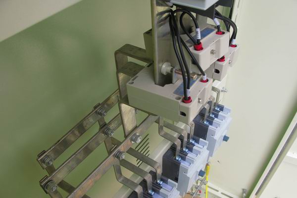 平罗配电柜-应急照明配电柜使用对工作人员的具